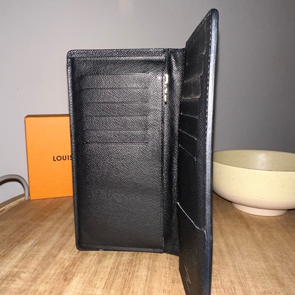 Men’s Louis Vuitton Brazza Wallet - Epi Black - Picture 4 of 6